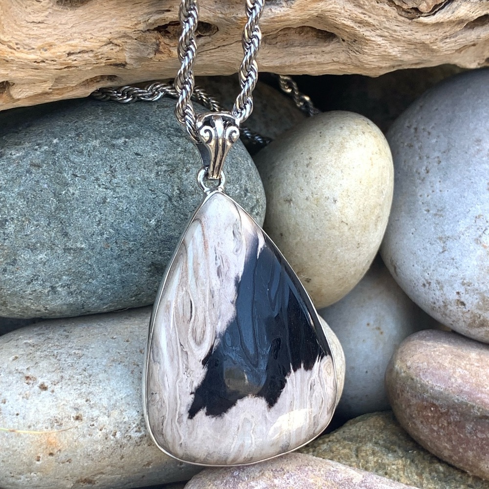 Southwestern Cowhide Fossil Necklace - Picture 2 of 4